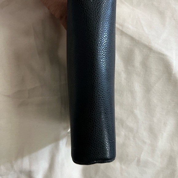 Authentic Chanel cosmetic bag - Picture 5 of 8